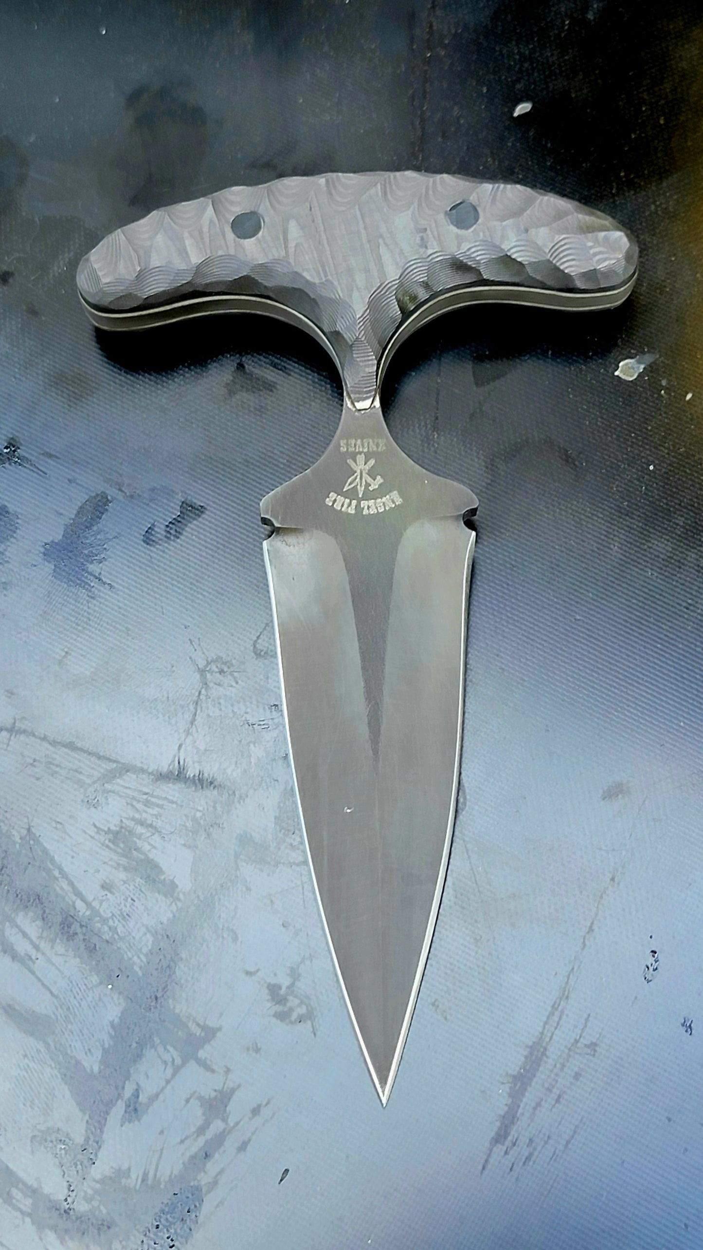 Double-edged Push Dagger!