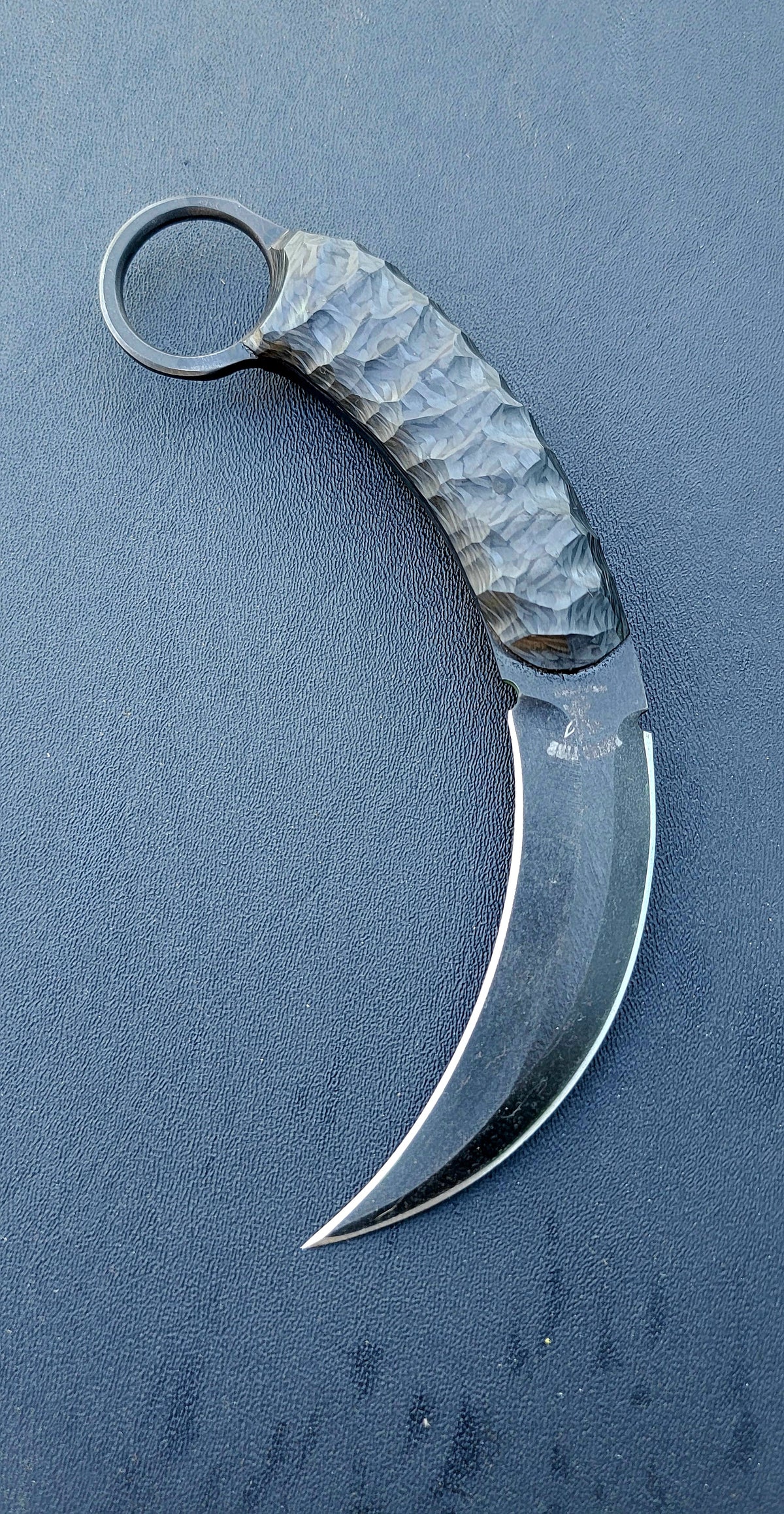 Watchman karambit carbon fiber