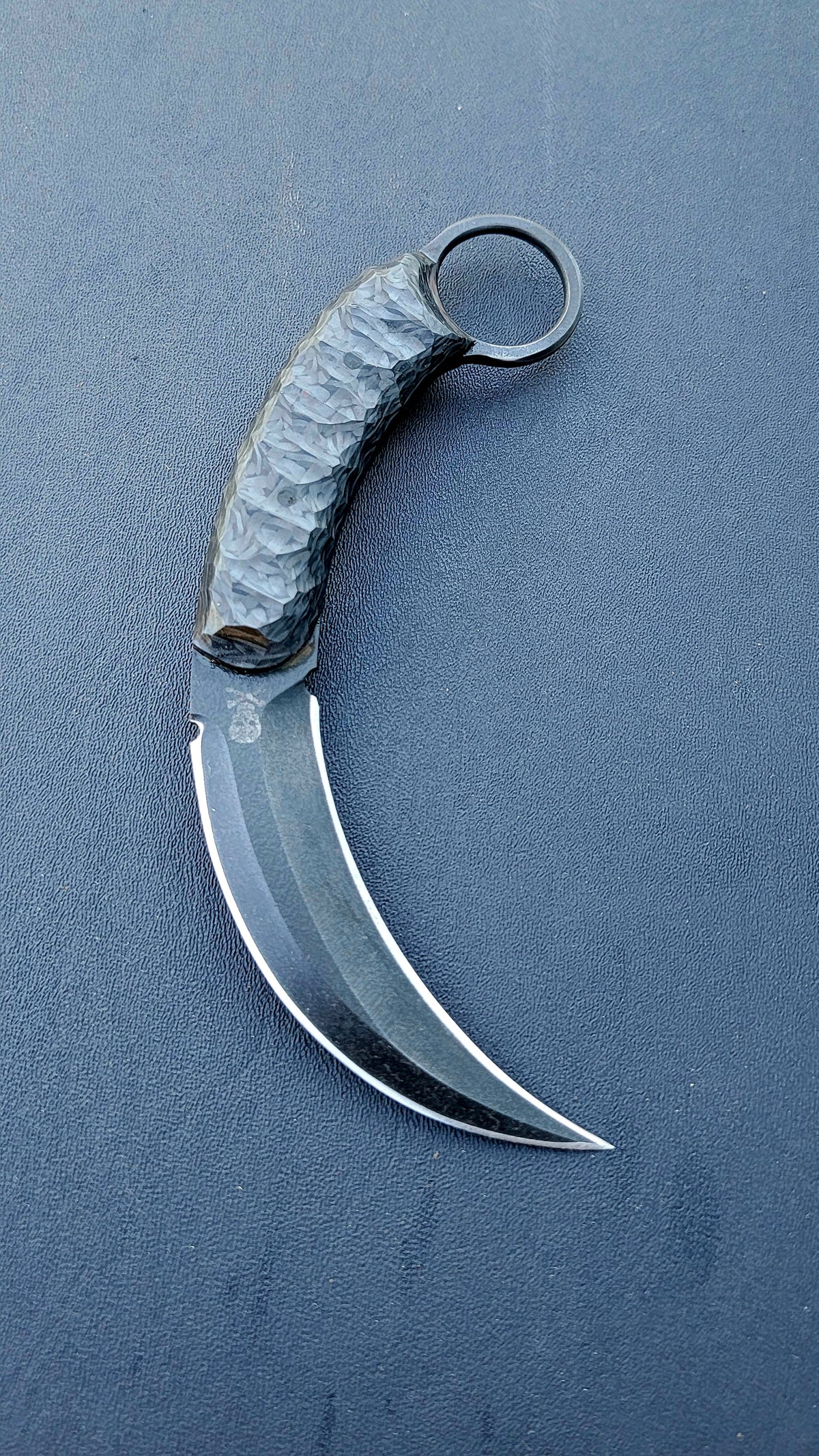 Watchman karambit carbon fiber