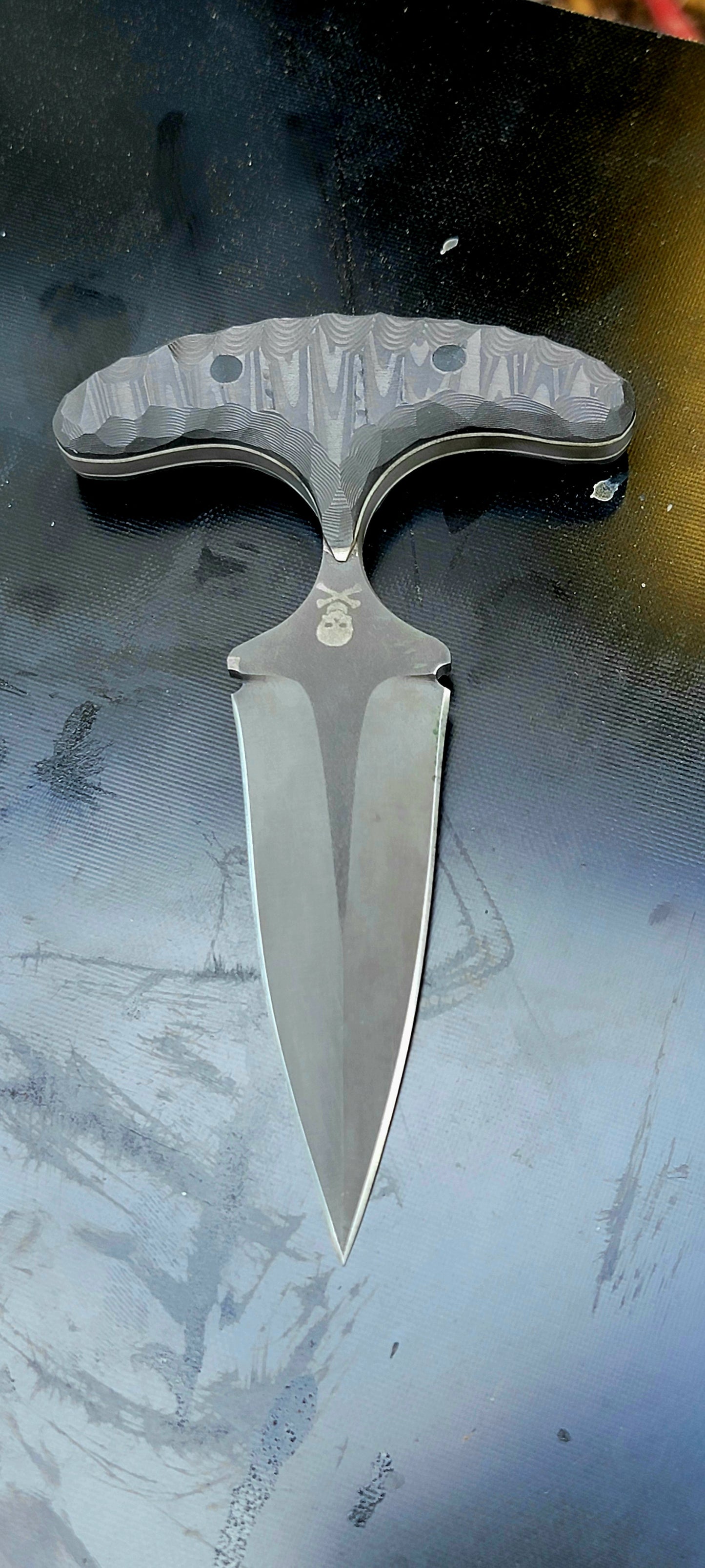 Double-edged Push Dagger!