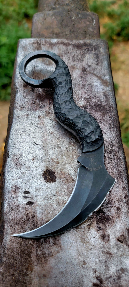 Death Adder Sawback serrations